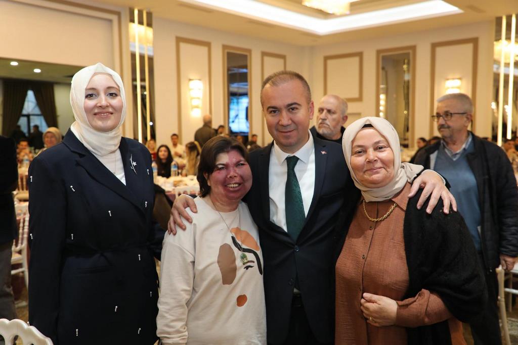 AK PARTİ'DEN YOĞUN KATILIMLI 'VEFA İFTARI'