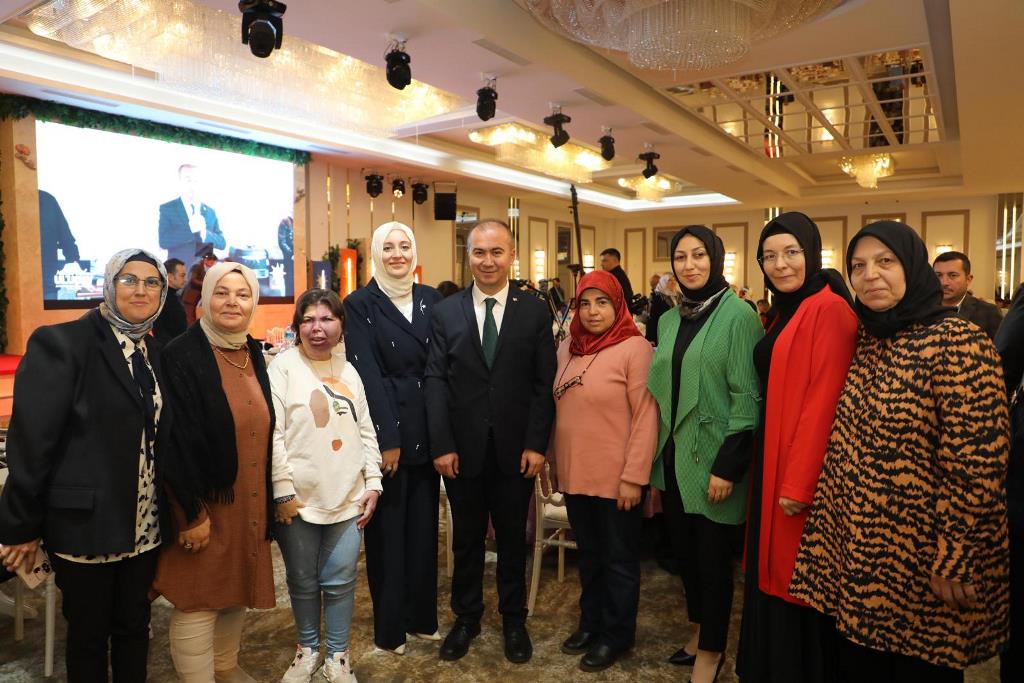 AK PARTİ'DEN YOĞUN KATILIMLI 'VEFA İFTARI'