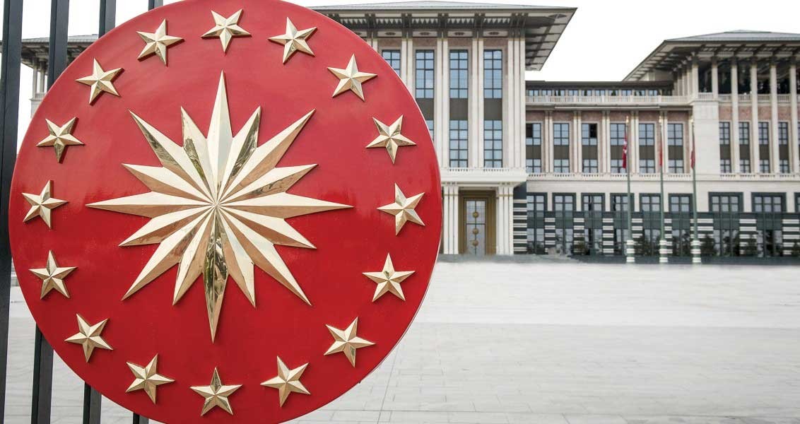 Kamuda çalışan işçi muhtar seçilirse istifa etmeli mi?