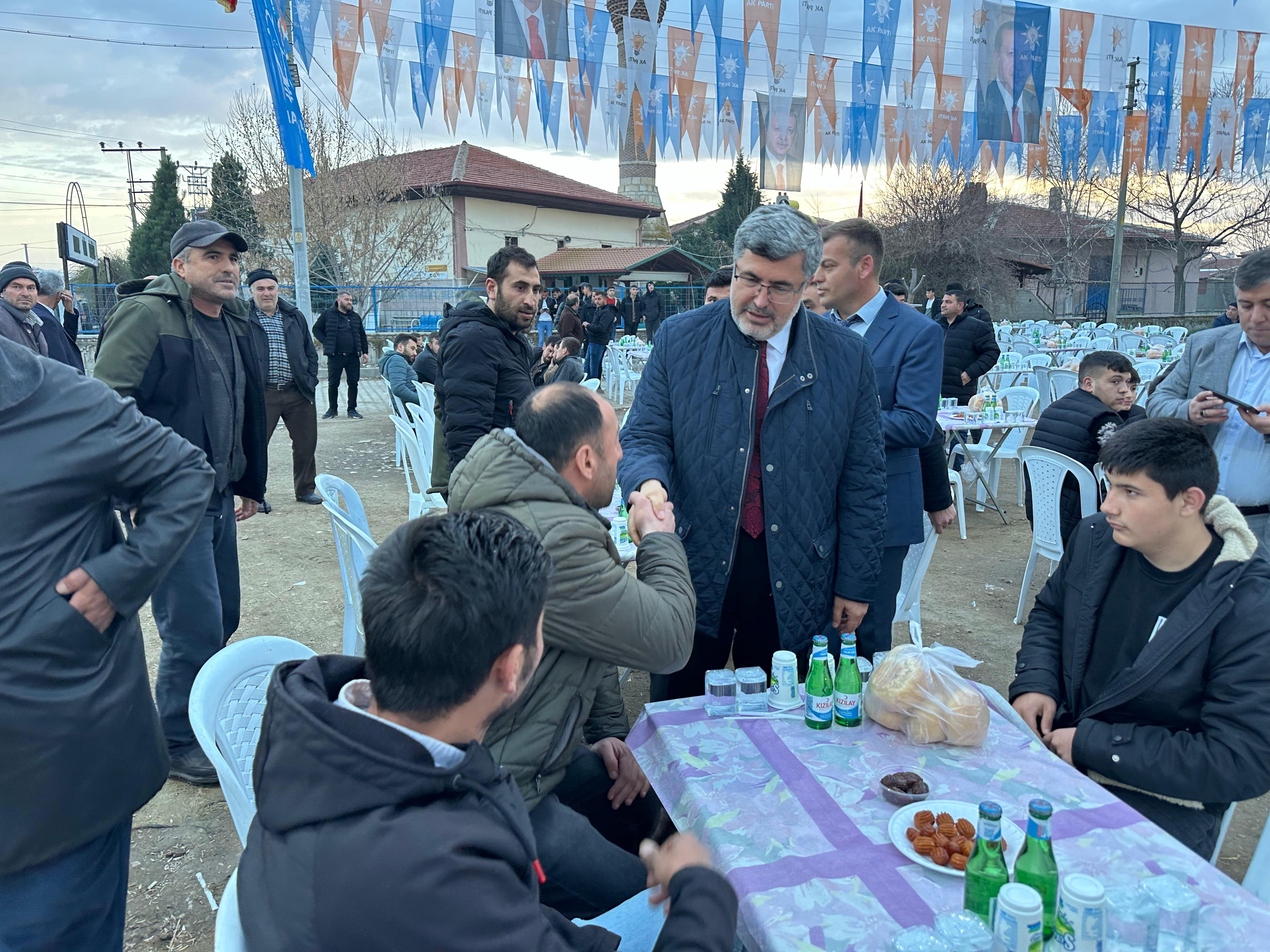 ÖZKAYA, "EKREM BAY KEMAL'İ YAKA PAÇA İNDİRDİ"