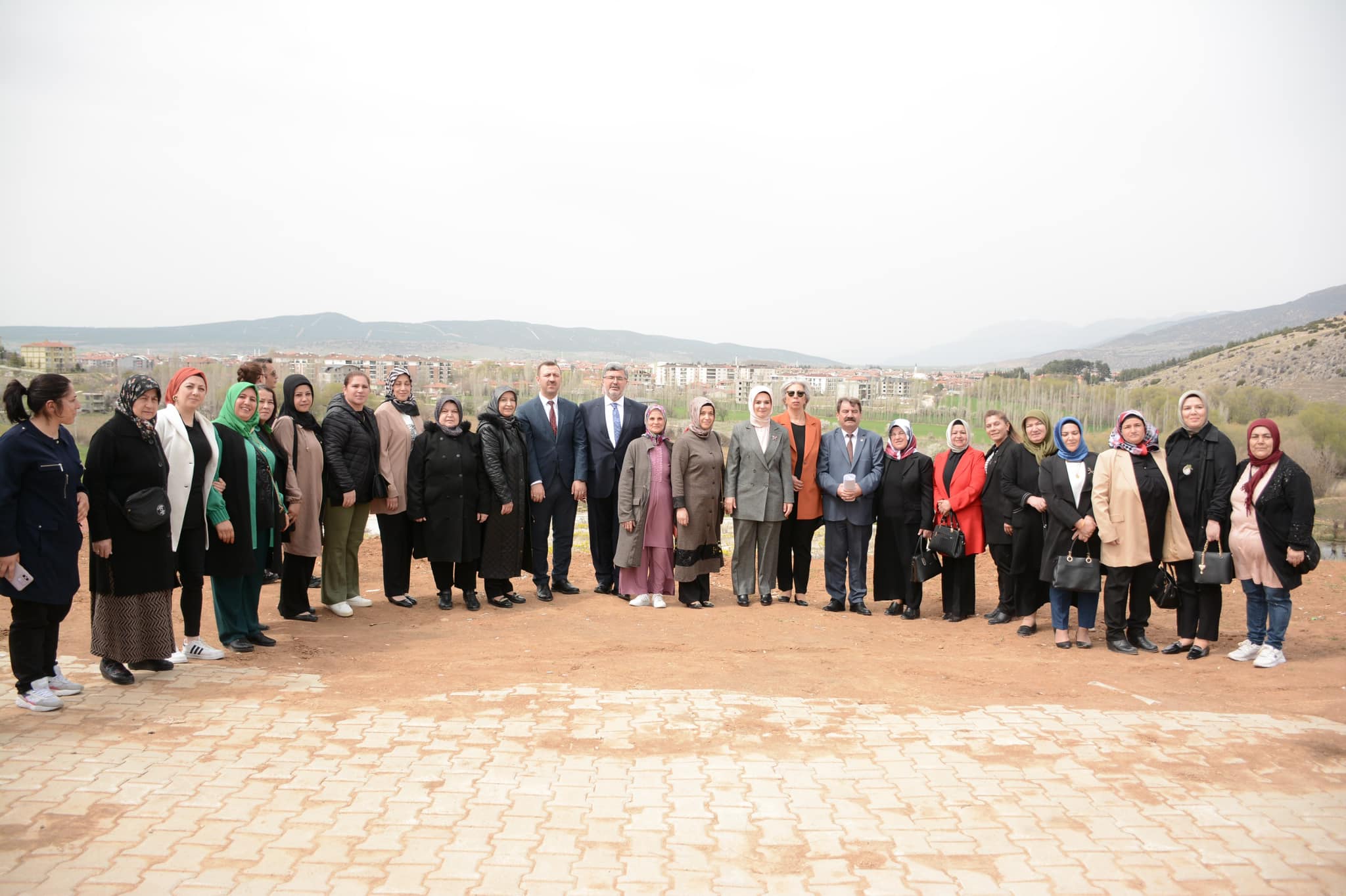 SARI VE  GÖKTAŞ, DİNAR'DA YAŞLI BAKIM VE REHABİLİTASYON MERKEZİ PROJESİNİ İNCELEDİ"