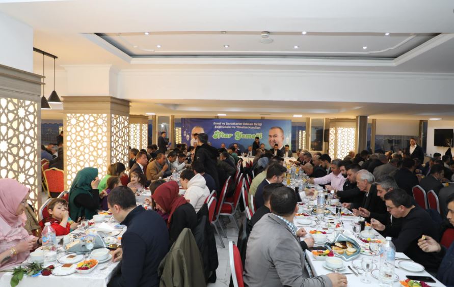 BAKAN KACIR ESOB İFTARINA KATILDI