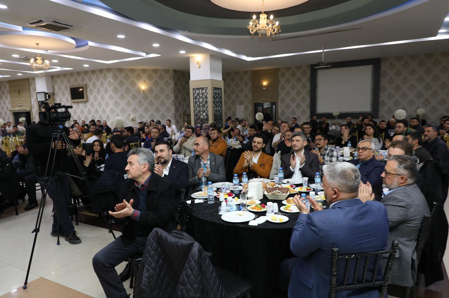 ZEYBEK BELEDİYE ÇALIŞANLARI İLE İFTAR PROGRAMINDA BULUŞTU