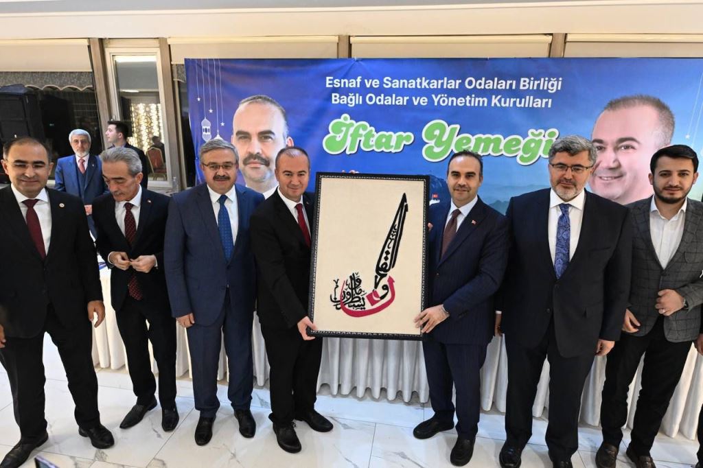 BAKAN KACIR: AFYONKARAHİSARLI ESNAFLARIMIZIN HER DAİM DESTEKÇİSİYİZ