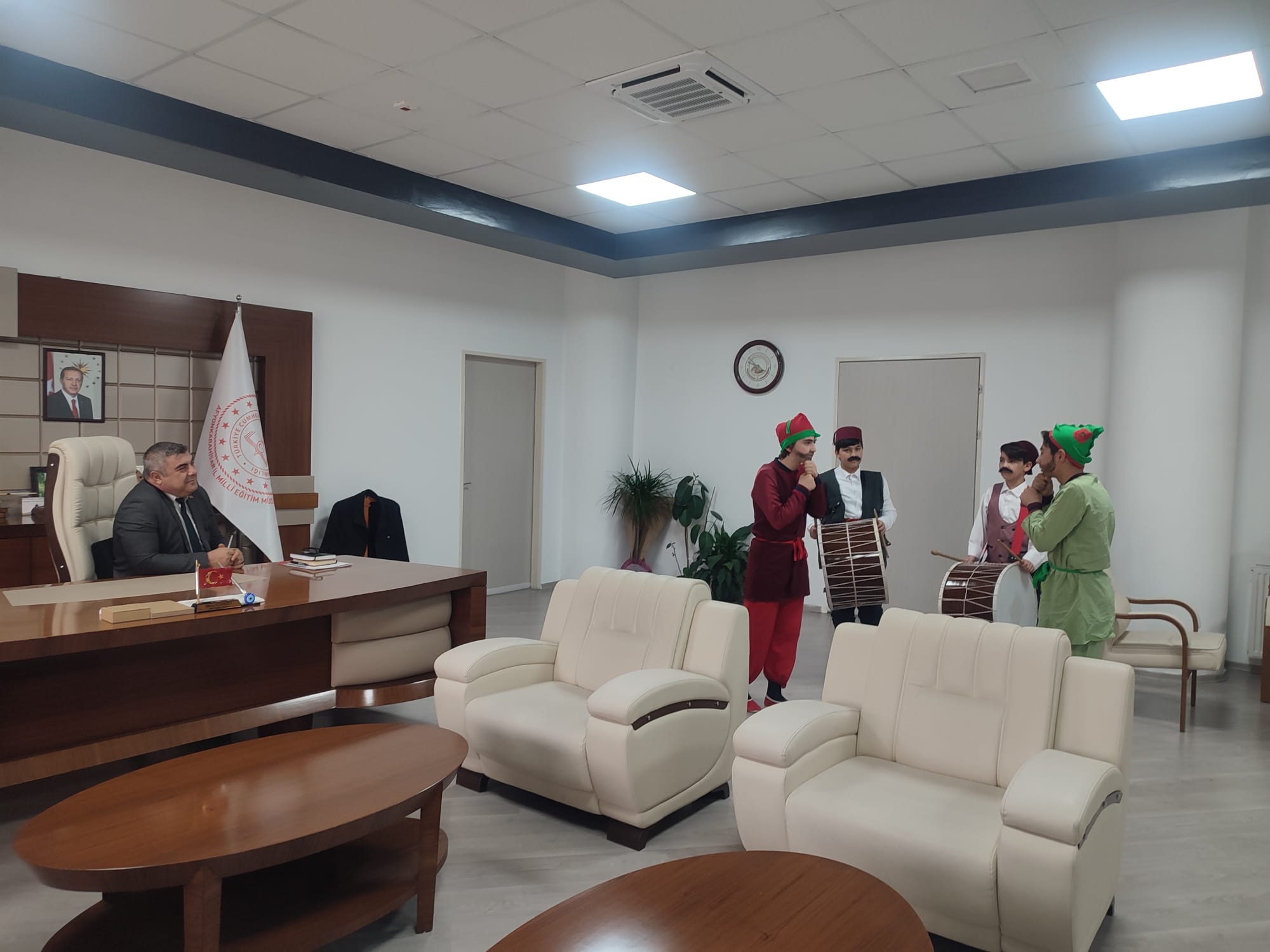 MÜDÜR SÜNNETCİ'Yİ ZİYARET ETTİLER