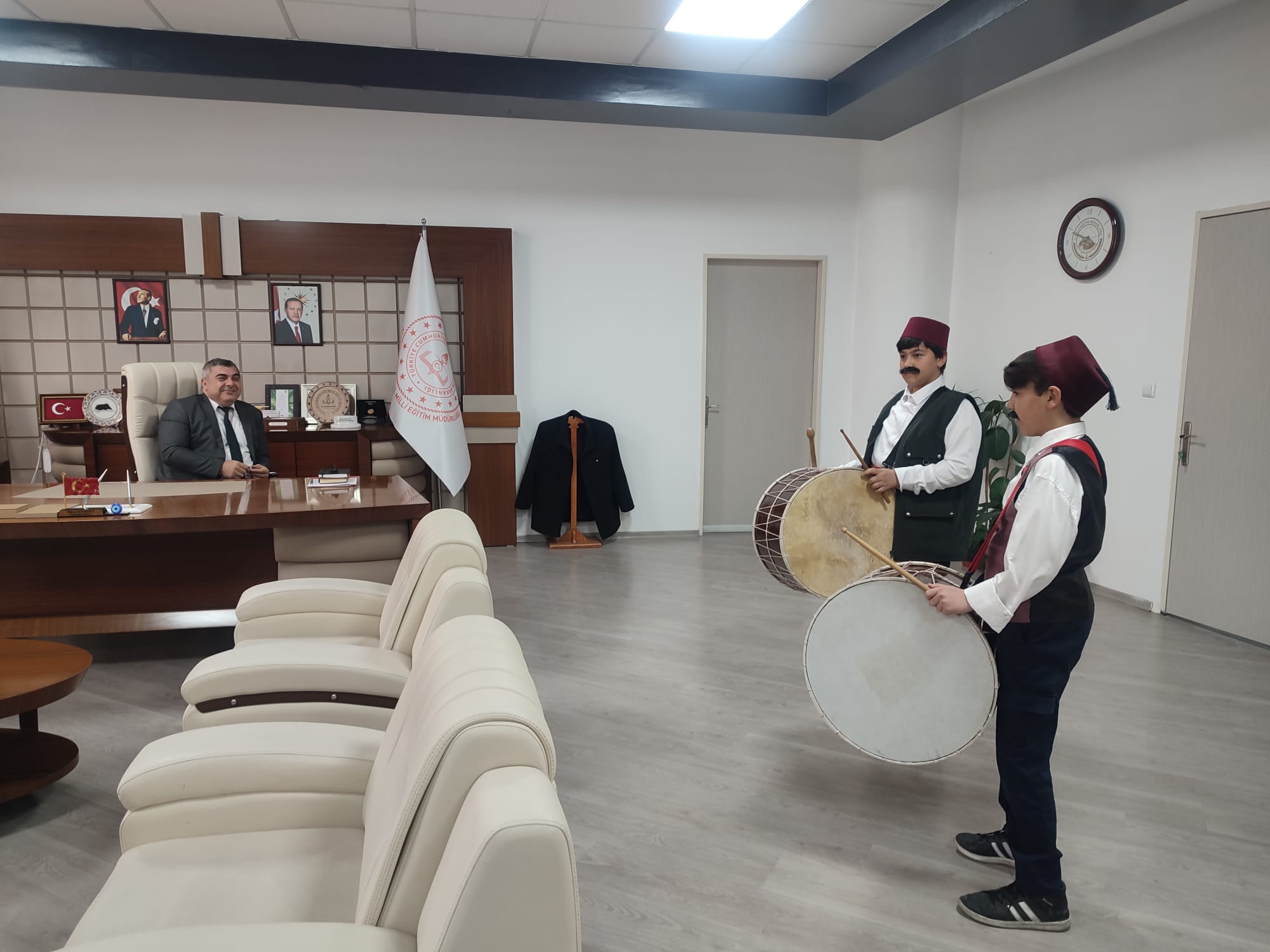 MÜDÜR SÜNNETCİ'Yİ ZİYARET ETTİLER