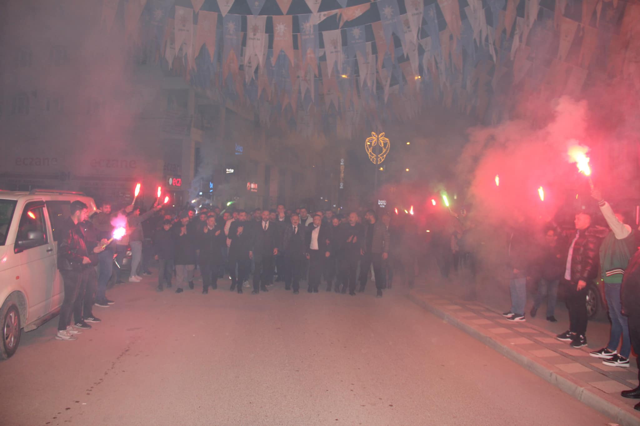 Genç ve Dinamik Aday Eroğlu Şuhut'ta Gövde Gösterisi Yaptı
