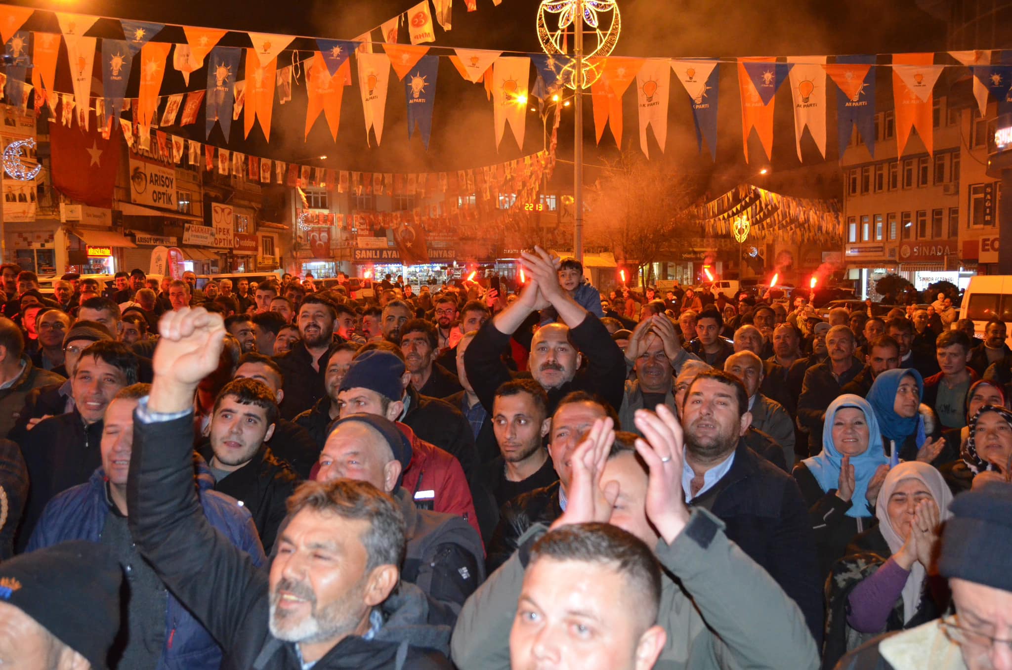 Genç ve Dinamik Aday Eroğlu Şuhut'ta Gövde Gösterisi Yaptı