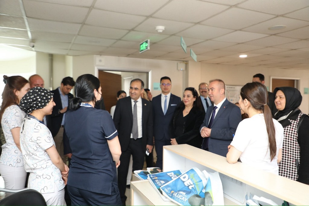 ULUÇAY ÖZEL PARK HAYAT HASTANESİ'Nİ ZİYARET ETTİ