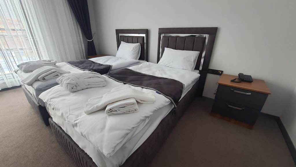 BAŞKAN SERKAN KOYUNCU AMORİUM OTEL & RESTORAN'I HİZMETE AÇTI
