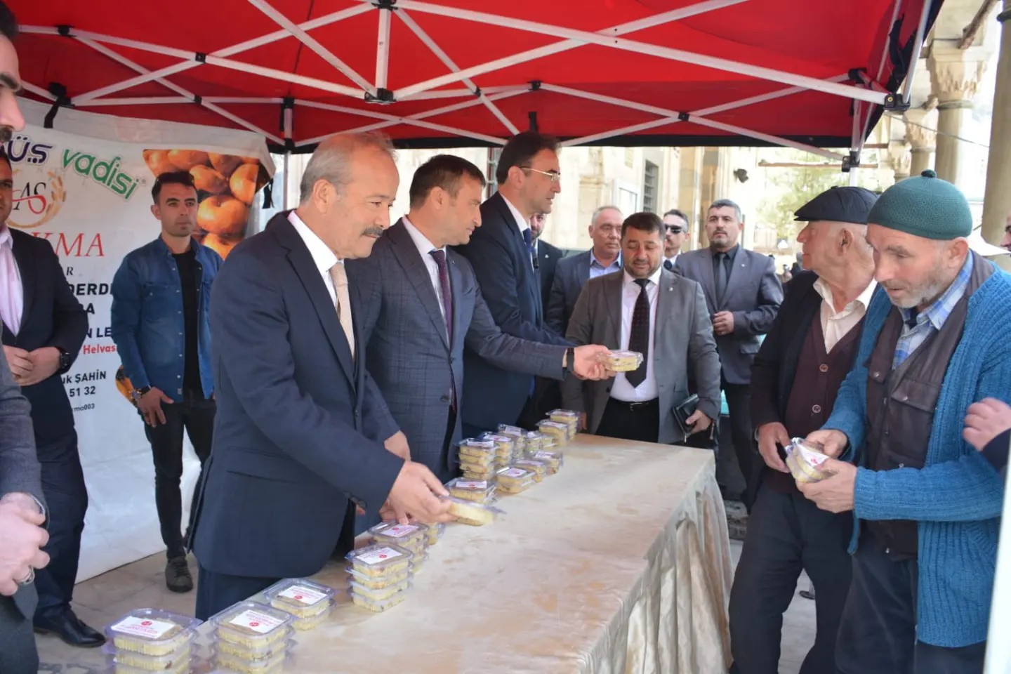 MHP TEŞKİLATI İMARET CAMİSİNDE HELVA İKRAMINDA BULUNDU