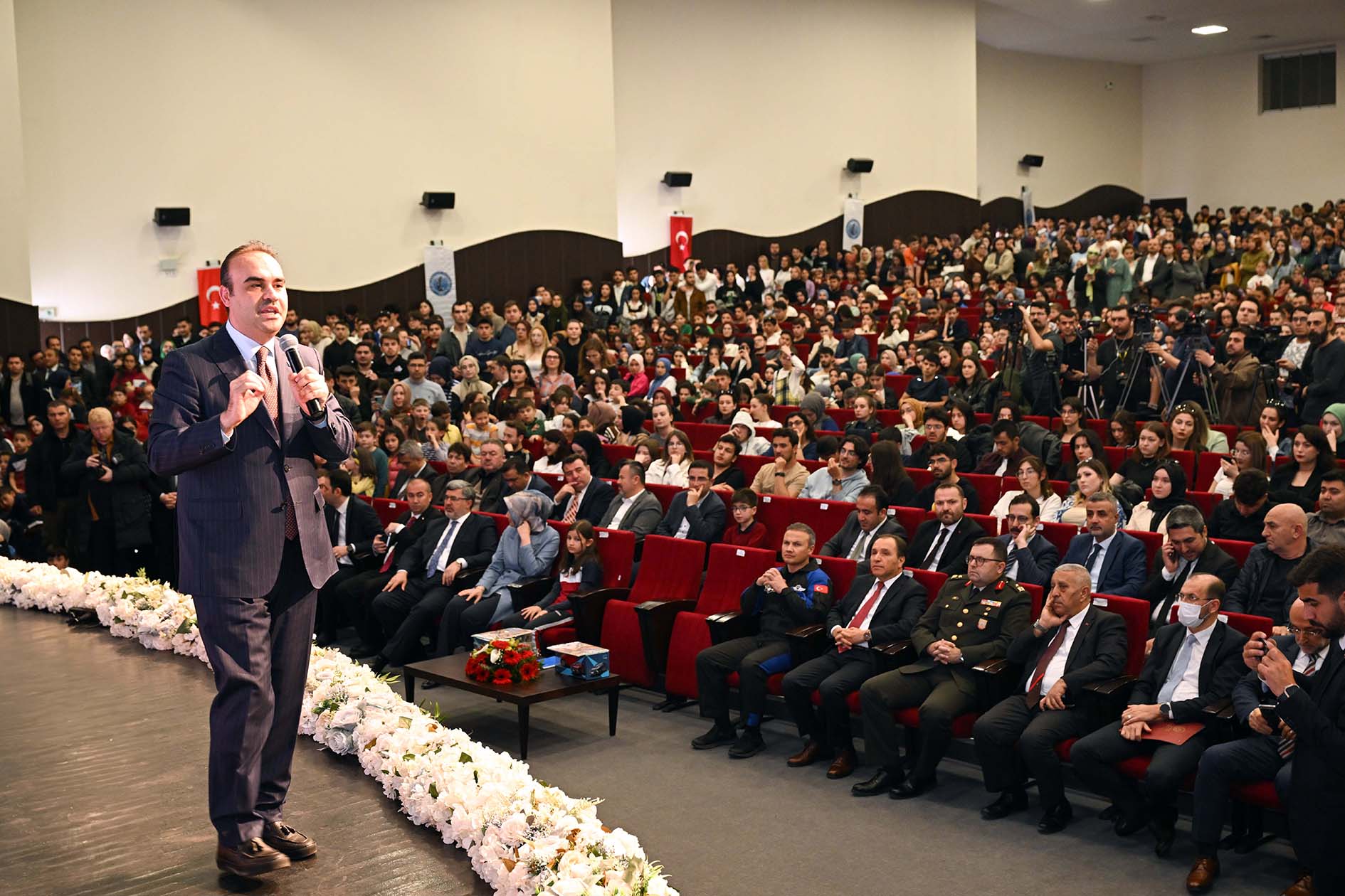 Sanayi ve Teknoloji Bakanı Kacır ile Türkiye’nin İlk Astronotu Gezeravcı Öğrencilerle Buluştu