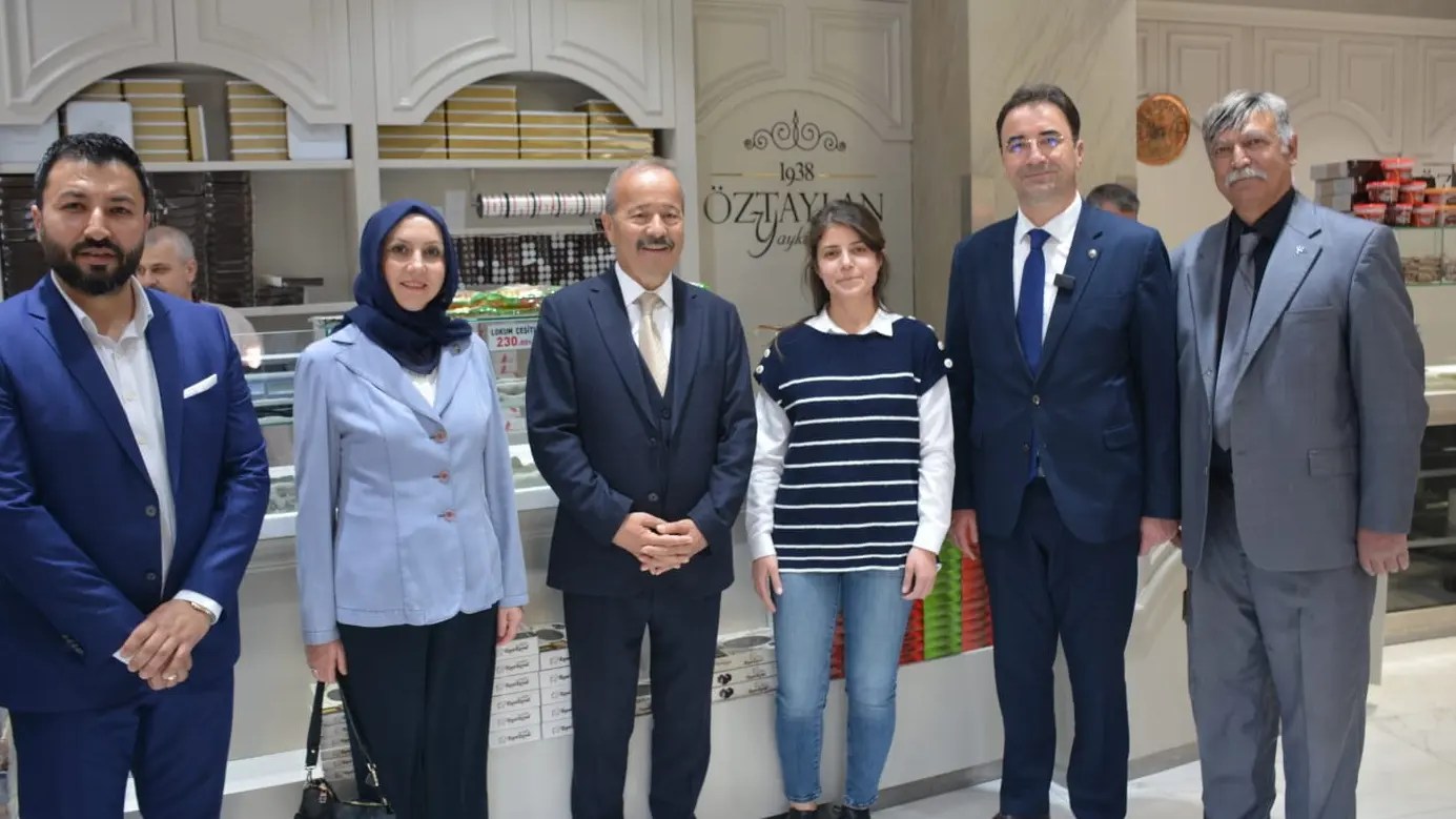 TAYTAK "ADAYIMIZ SEZER KÜÇÜKKURT'UN YANINDAYIZ."