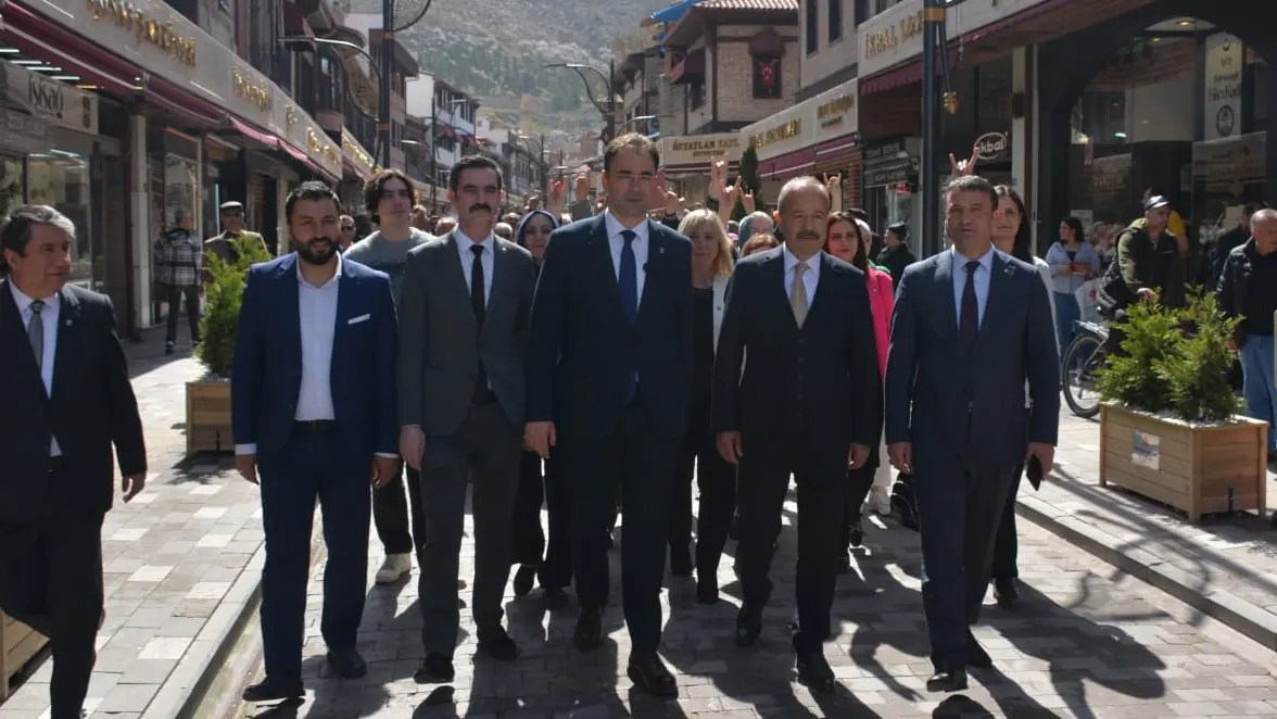 TAYTAK "ADAYIMIZ SEZER KÜÇÜKKURT'UN YANINDAYIZ."
