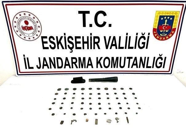 AFYONKARAHİSAR'DAN GELEN TARİHİ ESER KAÇAKÇILARI SEYİTGAZİ'DE YAKALANDI