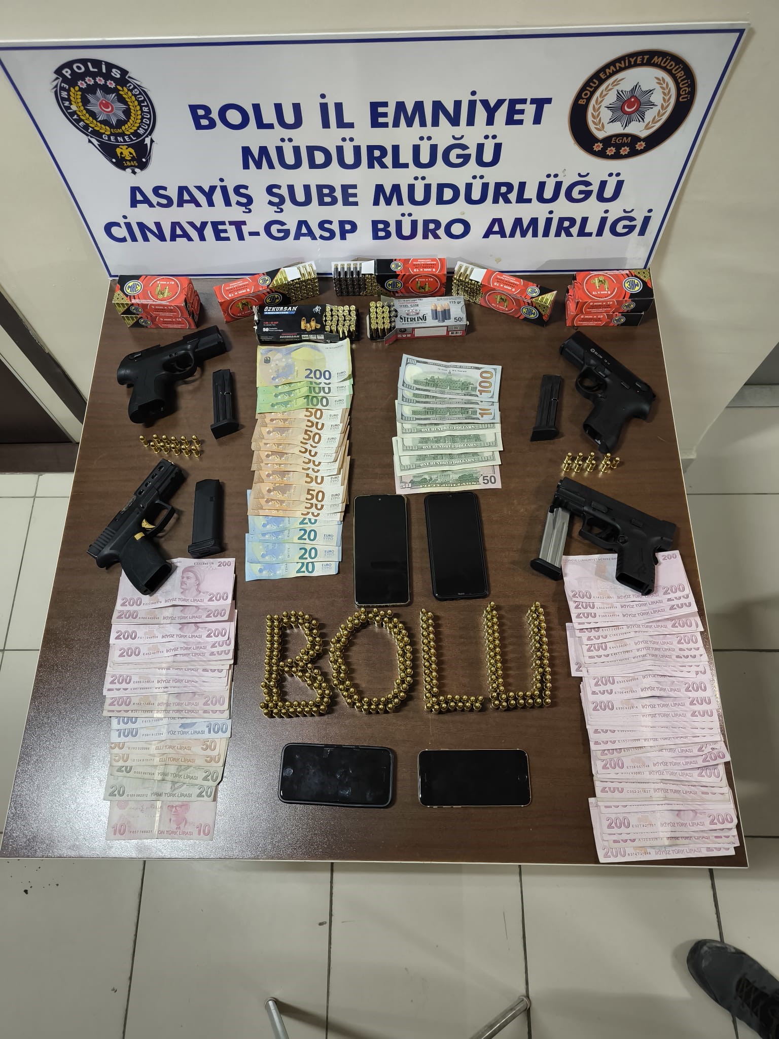 İş Adamını Otomobiline Bindiği Sırada Gasp Ettiler