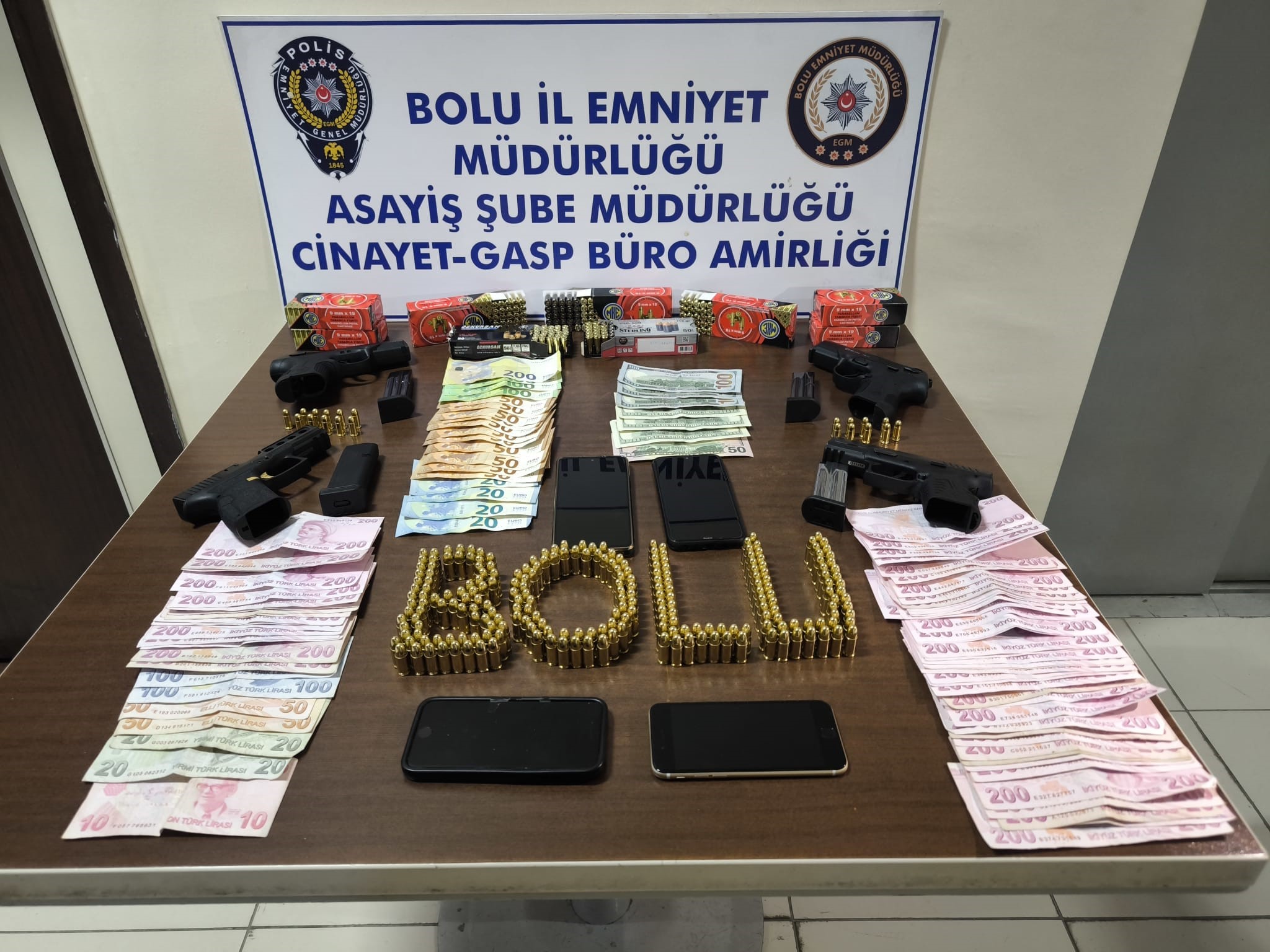 İş Adamını Otomobiline Bindiği Sırada Gasp Ettiler