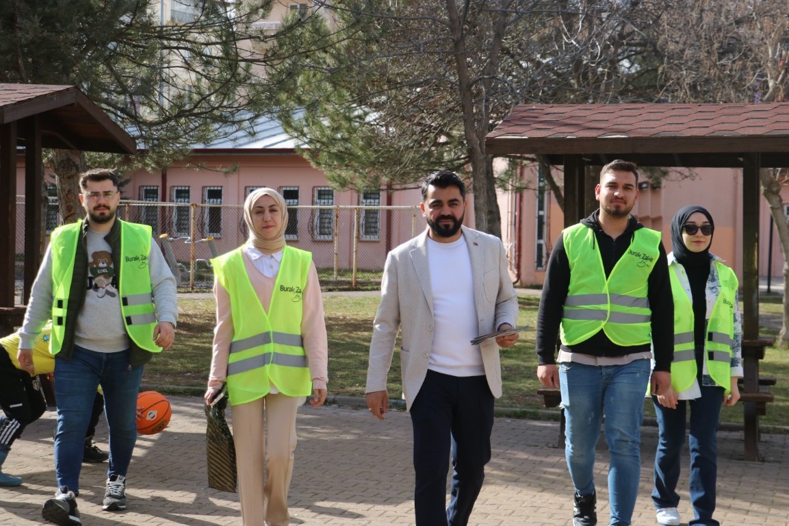 Muhtar Adayından İlginç Vaat Duyan Bir Kez Daha Düşündü!