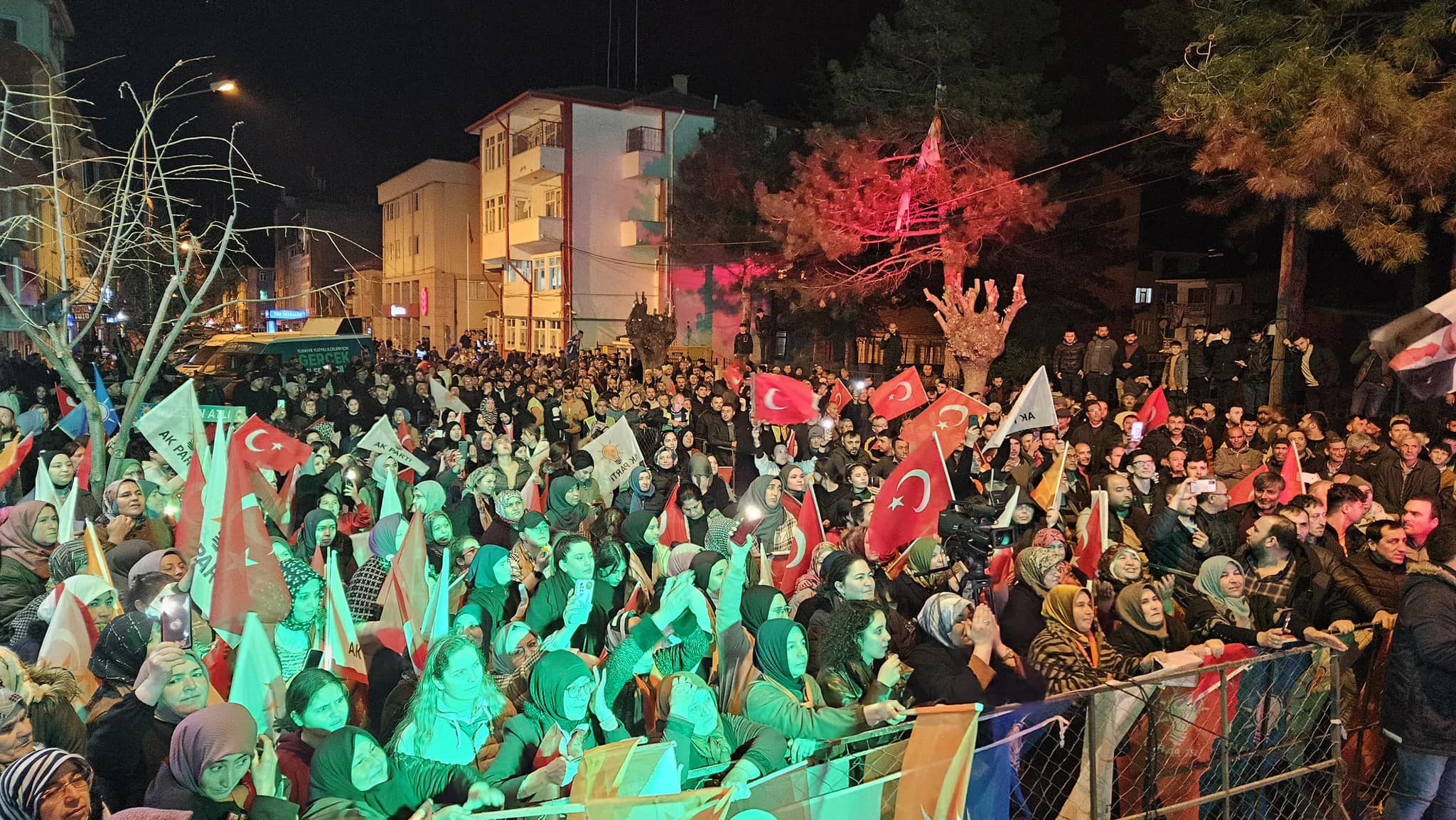 Yurdunuseven, Çay Belediye Başkan Adayı Hüseyin Atlı'nın Seçim Yürüyüşüne Katıldı