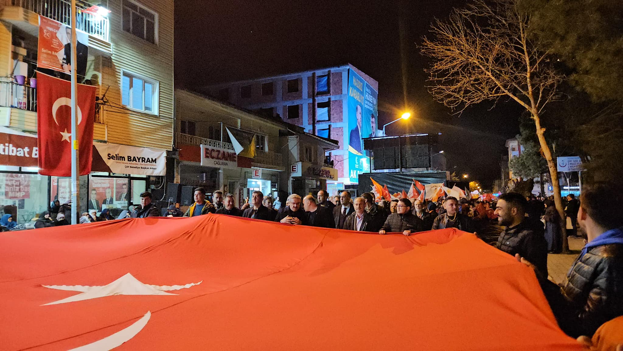 Yurdunuseven, Çay Belediye Başkan Adayı Hüseyin Atlı'nın Seçim Yürüyüşüne Katıldı
