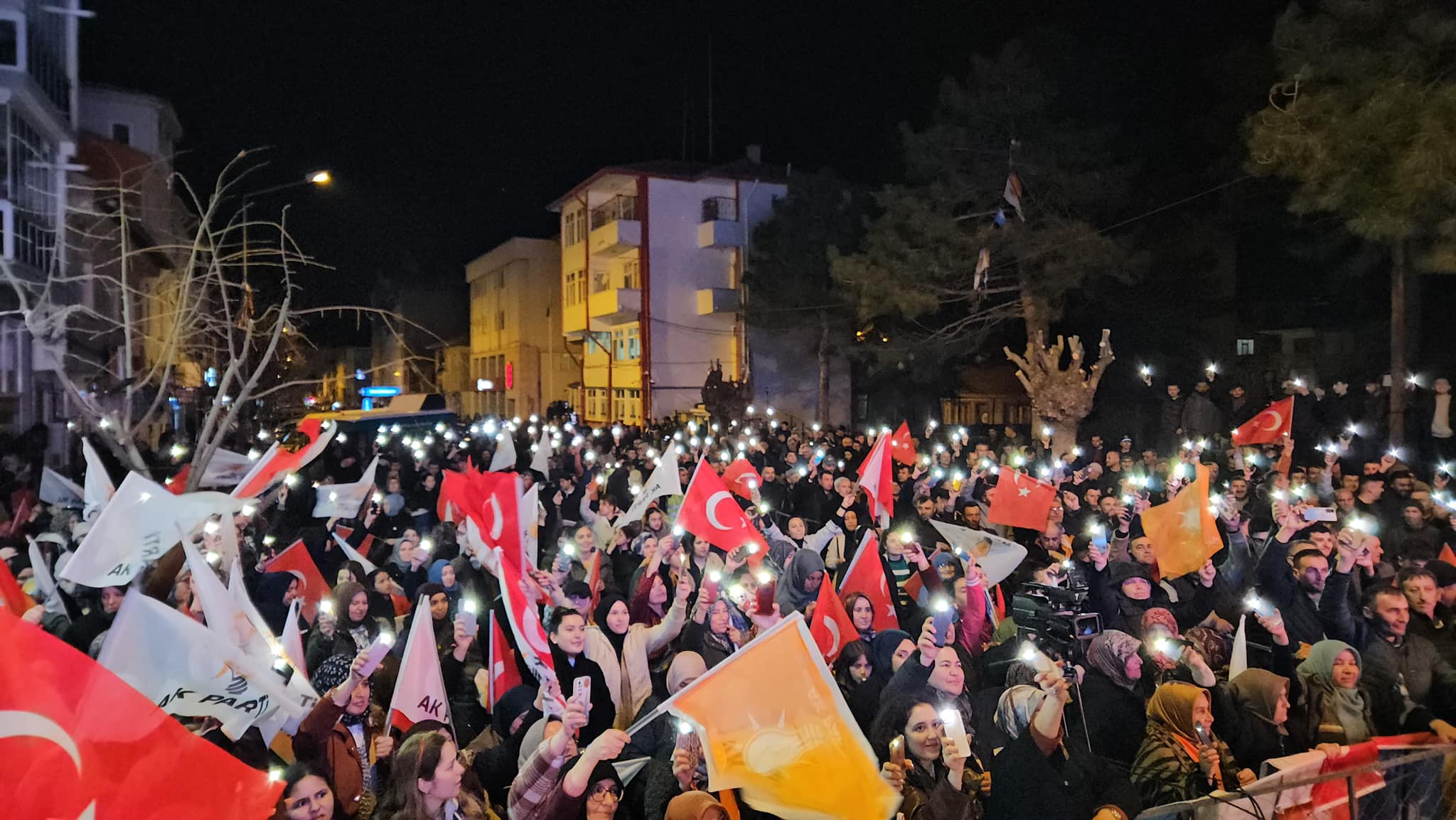 Yurdunuseven, Çay Belediye Başkan Adayı Hüseyin Atlı'nın Seçim Yürüyüşüne Katıldı