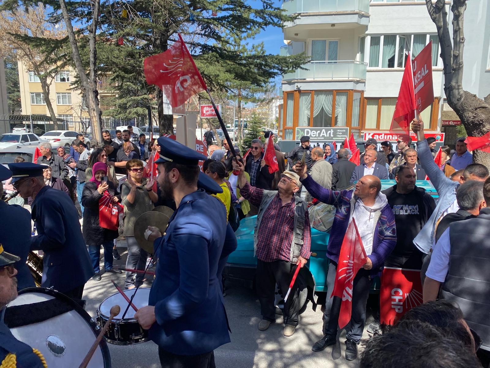 BURCU KÖKSAL'IN SEÇİM YÜRÜYÜŞÜ BAŞLADI