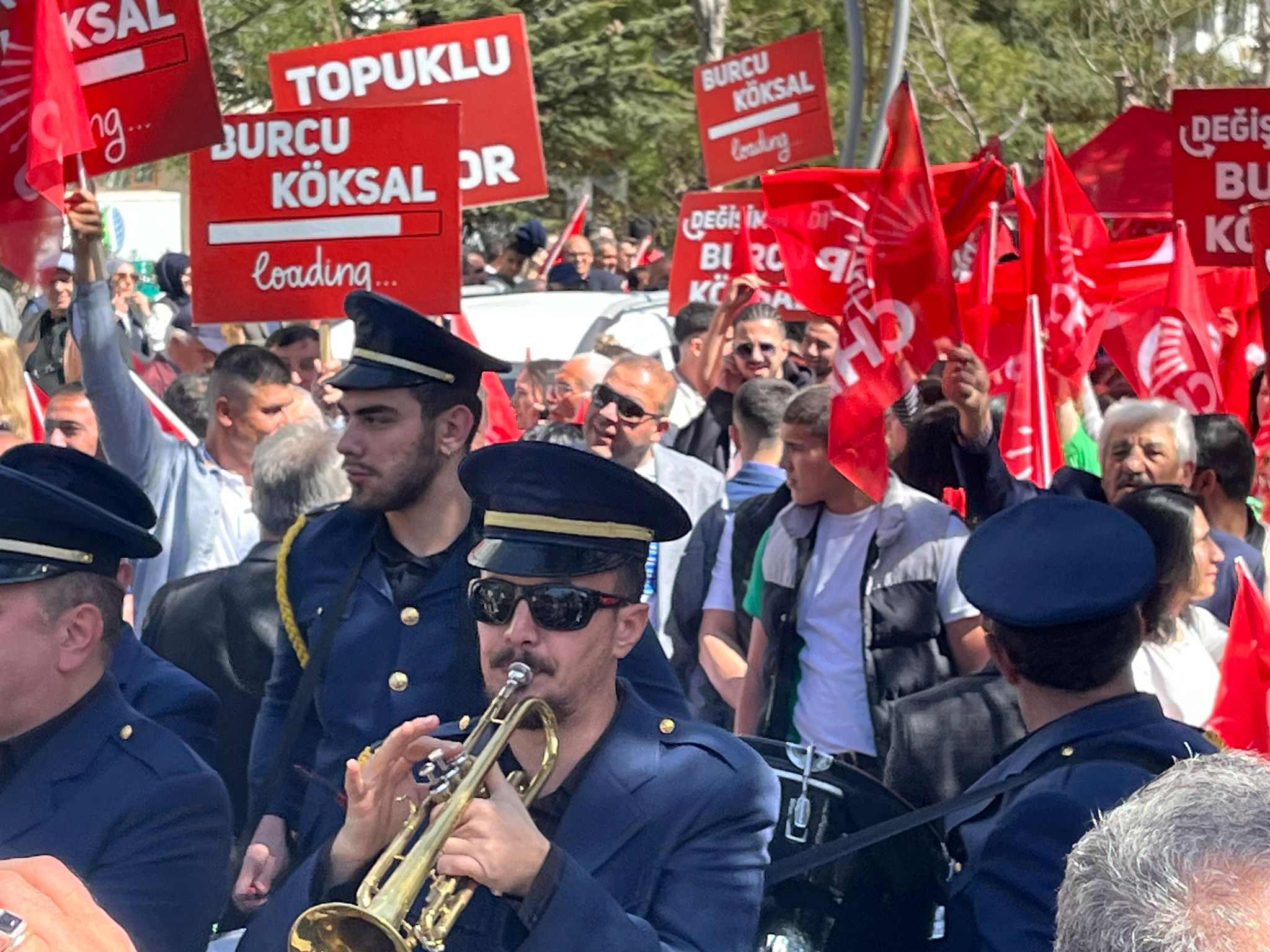 BURCU KÖKSAL'IN SEÇİM YÜRÜYÜŞÜ BAŞLADI