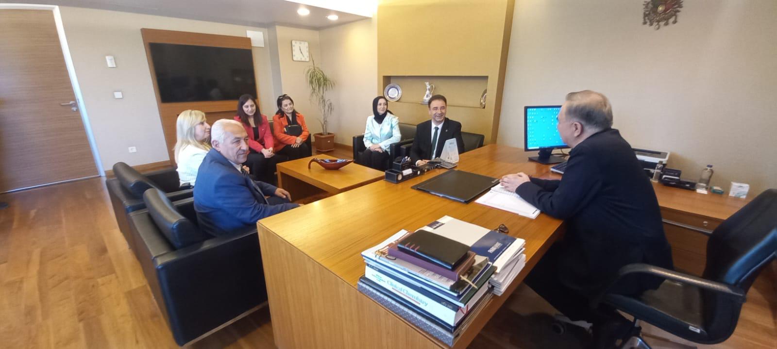 KÜCÜKKURT SAĞLIK ÇALIŞANLARINI ZİYARET ETTİ