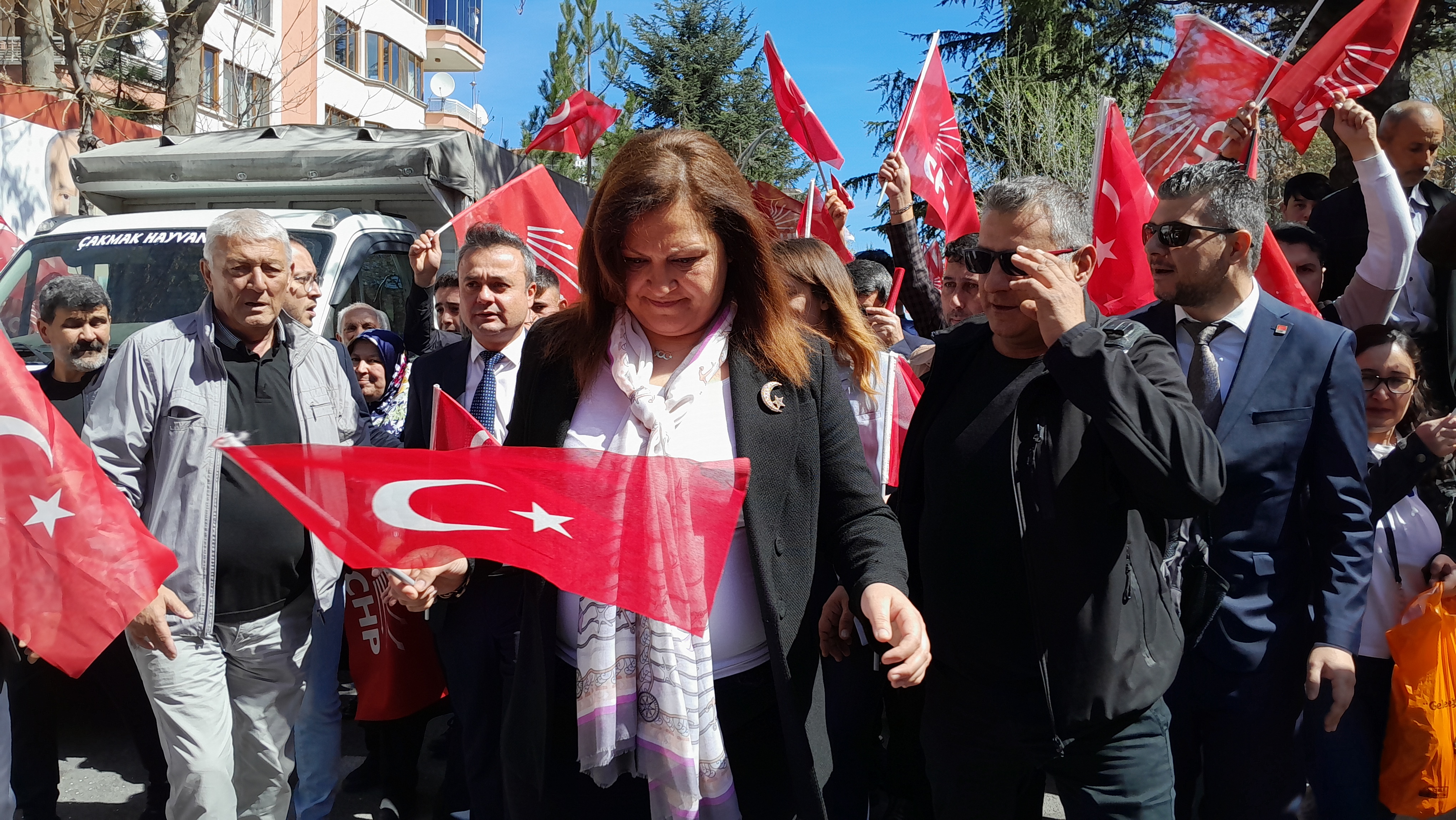 Değişim Rüzgarı Afyonkarahisar'da: CHP'nin İddialı Yürüyüşü!