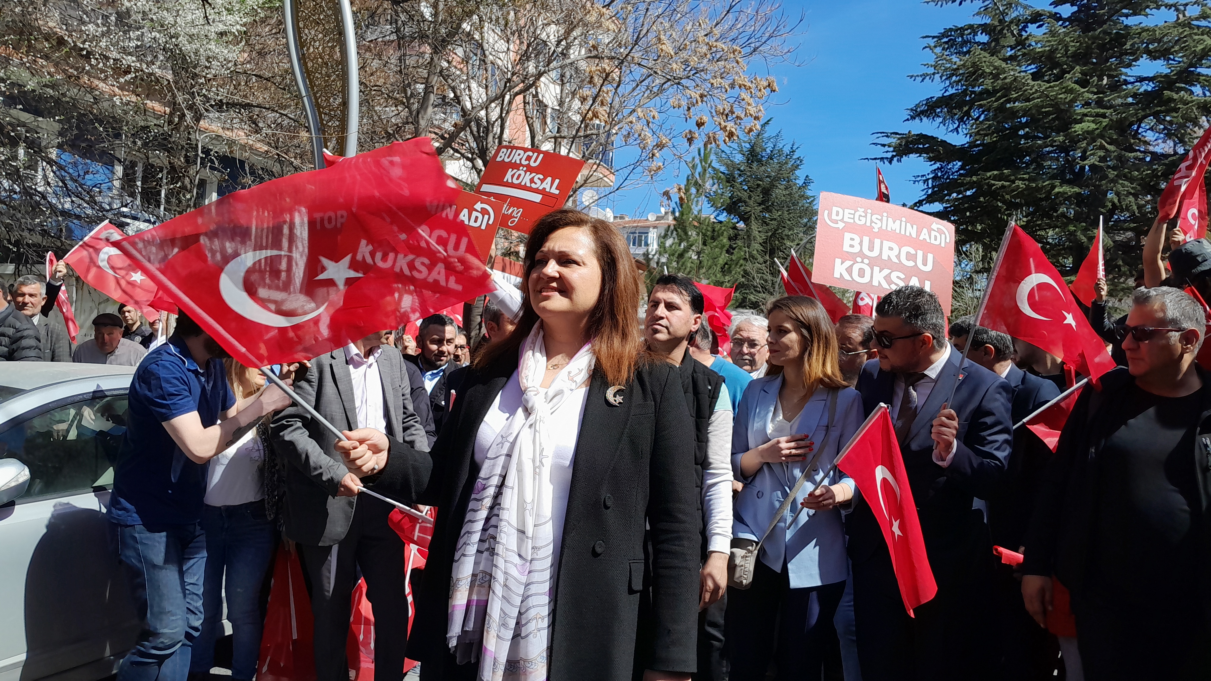 Değişim Rüzgarı Afyonkarahisar'da: CHP'nin İddialı Yürüyüşü!
