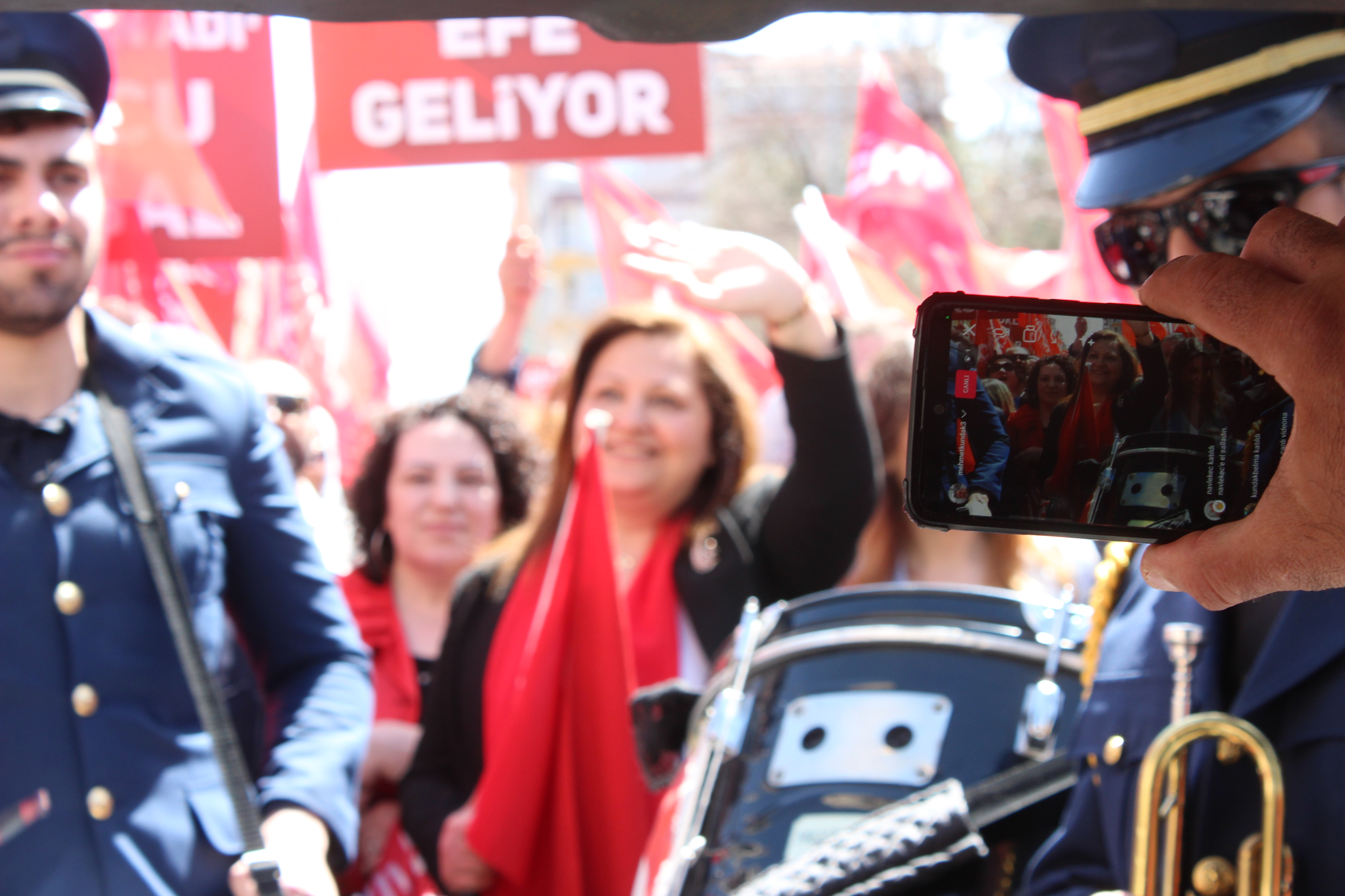 Değişim Rüzgarı Afyonkarahisar'da: CHP'nin İddialı Yürüyüşü!