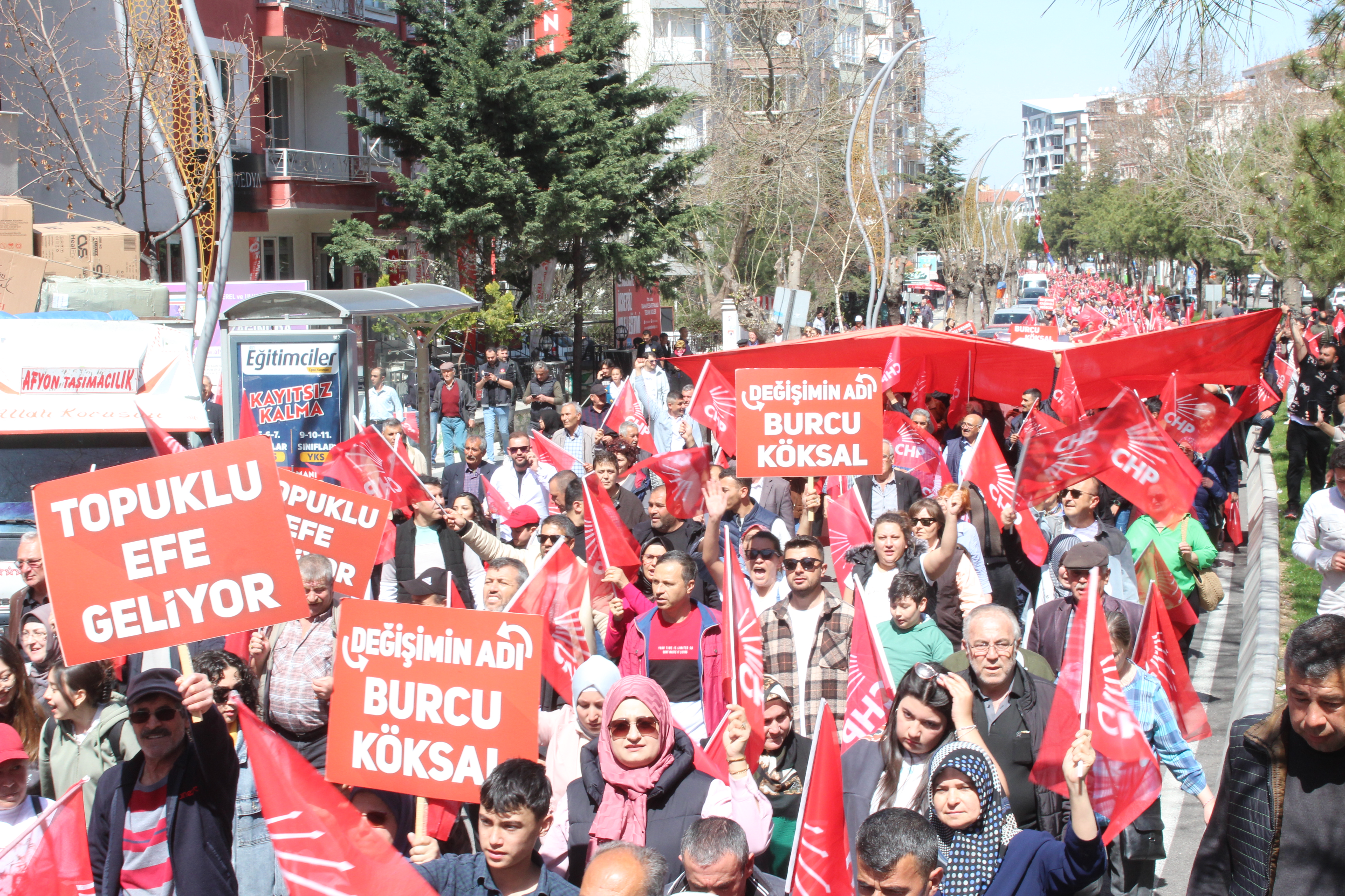Değişim Rüzgarı Afyonkarahisar'da: CHP'nin İddialı Yürüyüşü!
