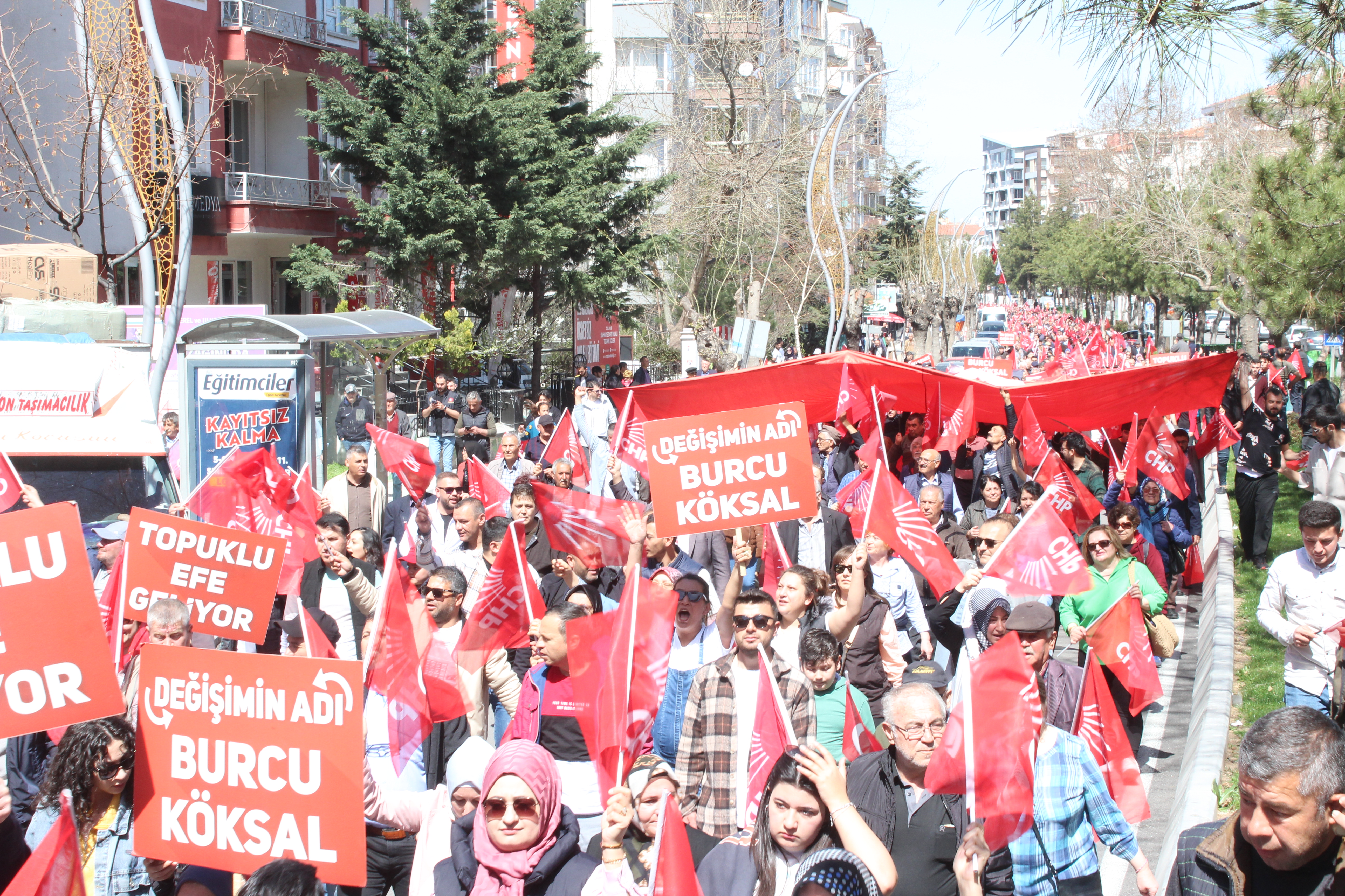Değişim Rüzgarı Afyonkarahisar'da: CHP'nin İddialı Yürüyüşü!