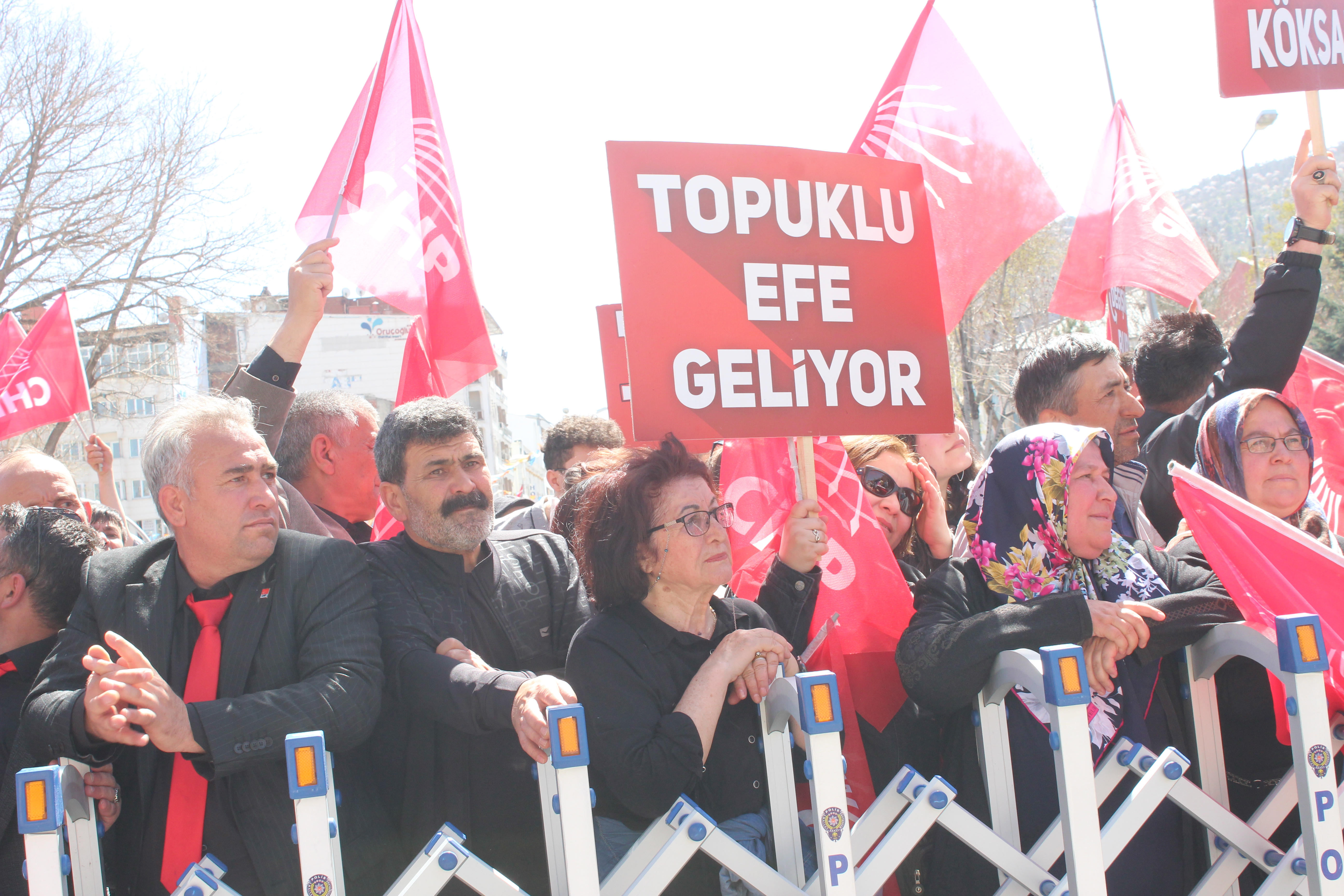 Değişim Rüzgarı Afyonkarahisar'da: CHP'nin İddialı Yürüyüşü!