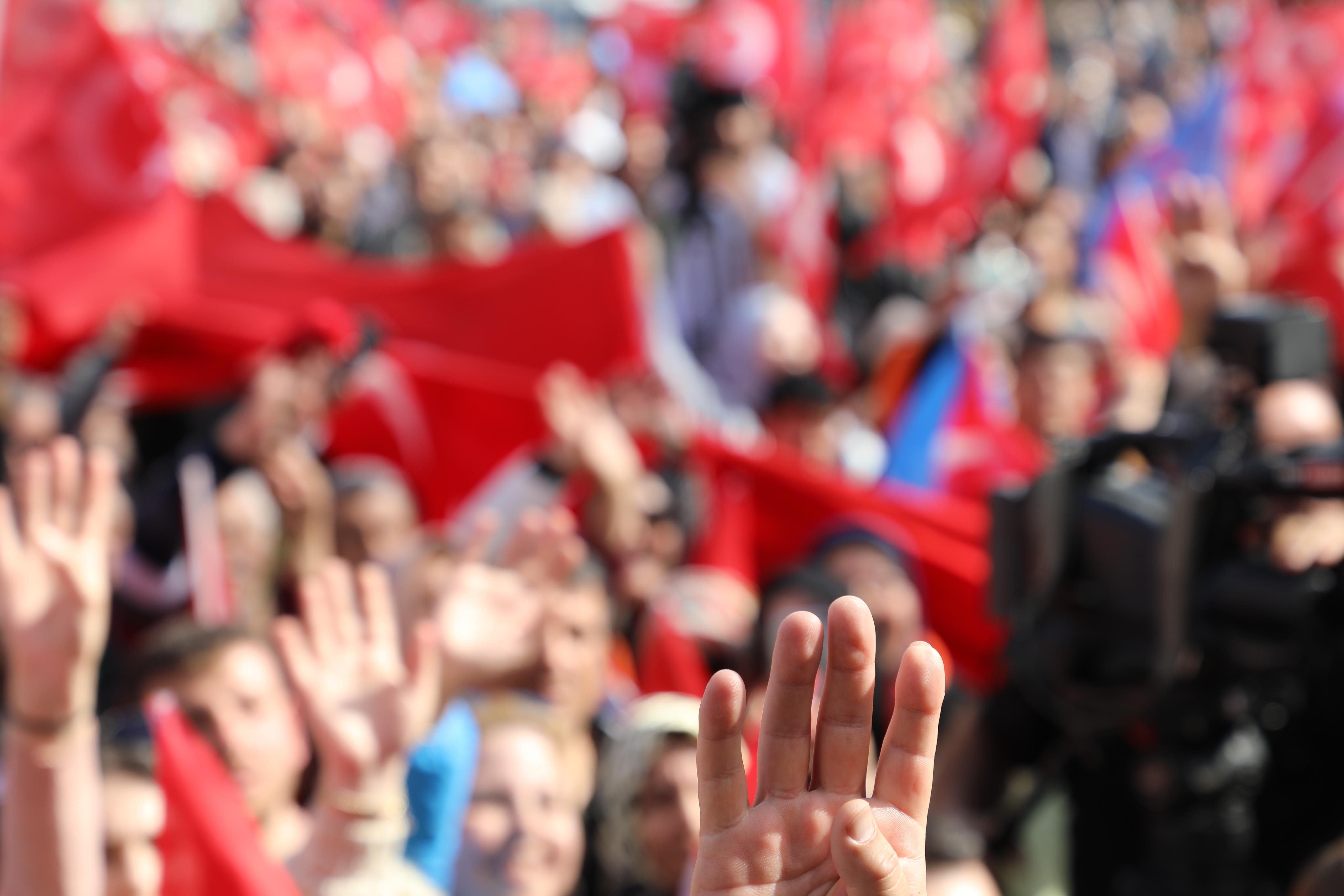 AK Parti'nin Sevgi Yürüyüşüne Binlerce Partili Katıldı