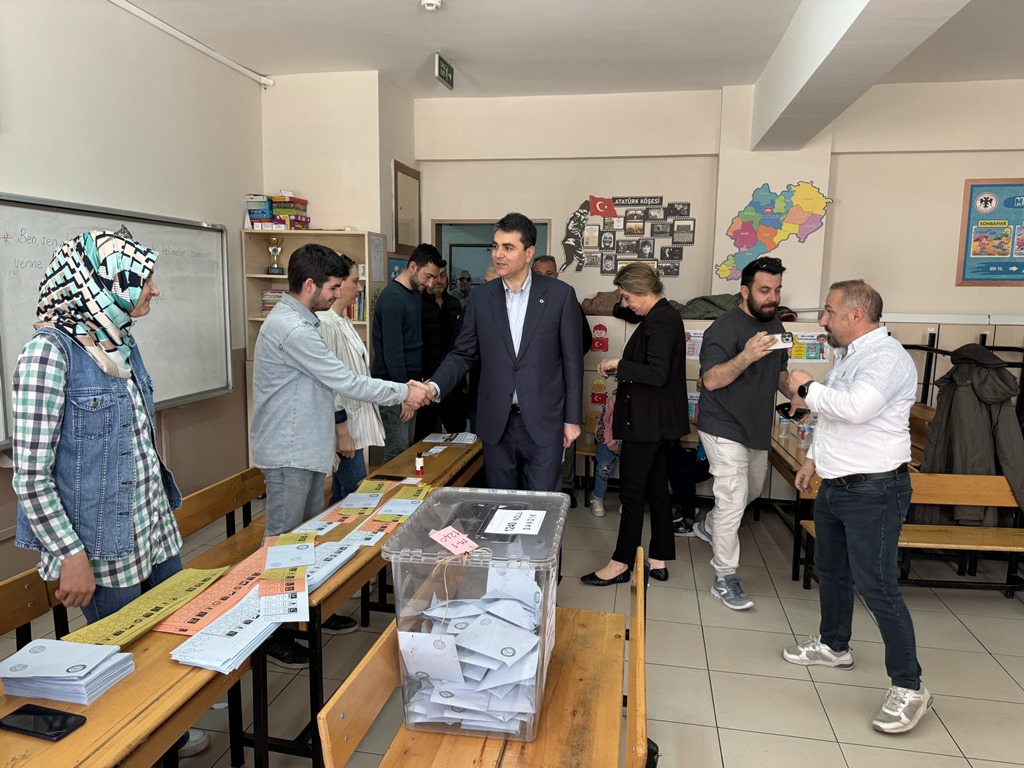 DP GENEL BAŞKANI UYSAL, OYUNU AFYONKARAHİSAR'DA KULLANDI