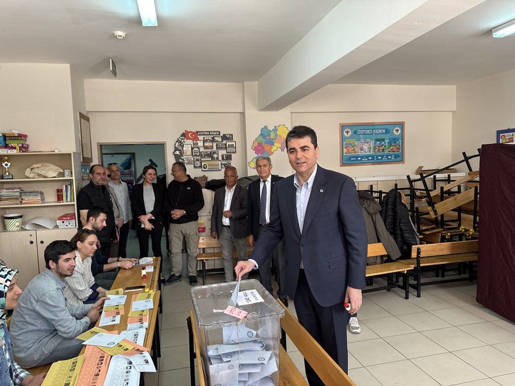 DP GENEL BAŞKANI UYSAL, OYUNU AFYONKARAHİSAR'DA KULLANDI
