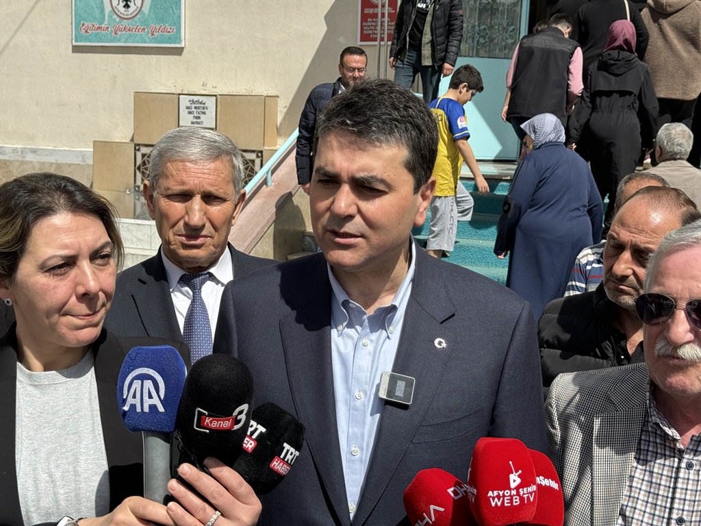 DP GENEL BAŞKANI UYSAL, OYUNU AFYONKARAHİSAR'DA KULLANDI