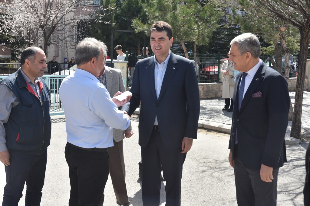 DP GENEL BAŞKANI UYSAL, OYUNU AFYONKARAHİSAR'DA KULLANDI