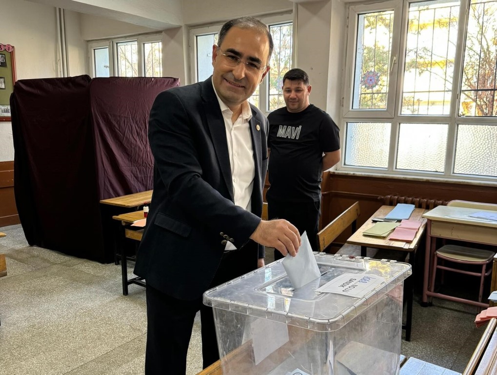 MİLLETVEKİLİ ARSLAN OYUNU SANDIKLI'DA KULLANDI