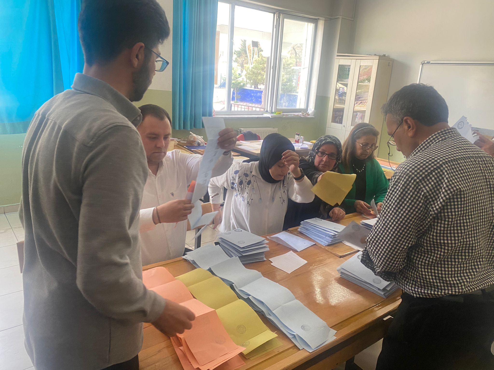 AFYONKARAHİSAR'DA OY SAYIMLARI BAŞLADI