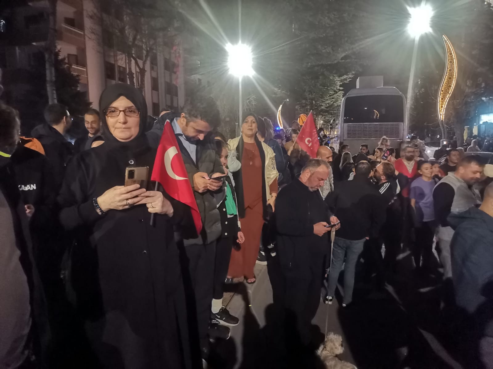 CHP'DE COŞKULU KALABALIK KÖKSALI BEKLİYOR