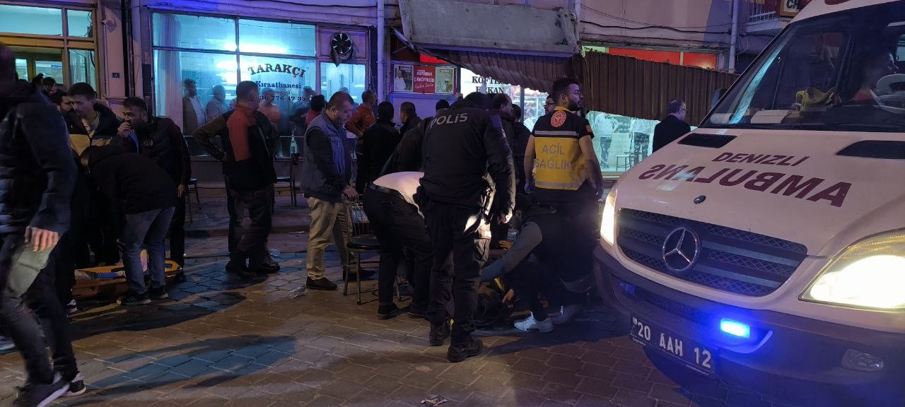 KUTLAMA YAPILAN CHP İLÇE BİNASININ BALKONU ÇÖKTÜ: