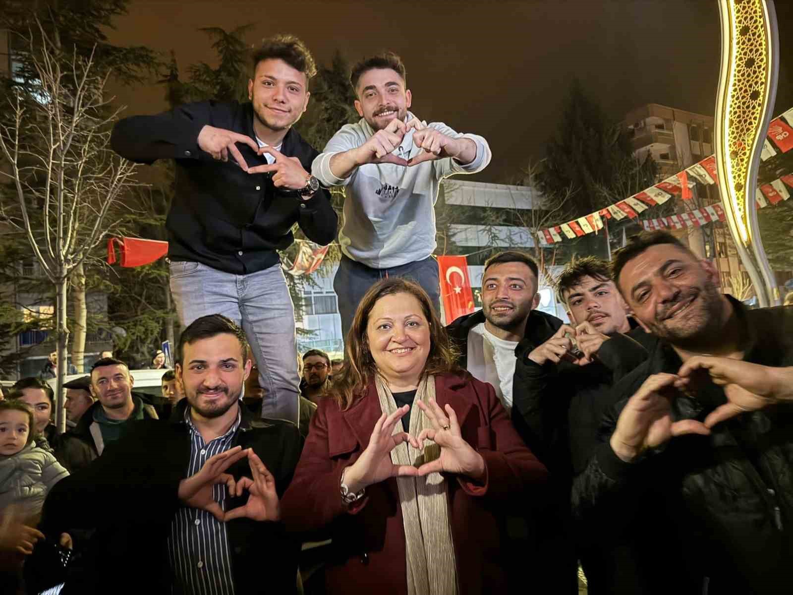 Afyon Tarihinde İlk Yaşandı CHP'nin İlk Kadın Başkanı Köksal