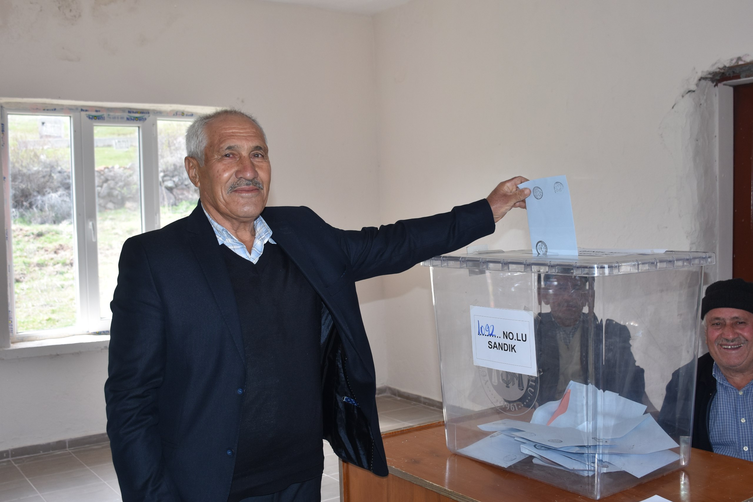 18 Seçmenli Köyün Muhtarı Yedinci Dönemde De Seçimi Kazandı