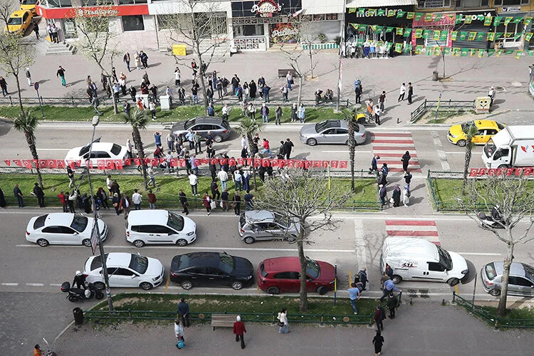 Karşıya Geçerken Otomobil Çarptı