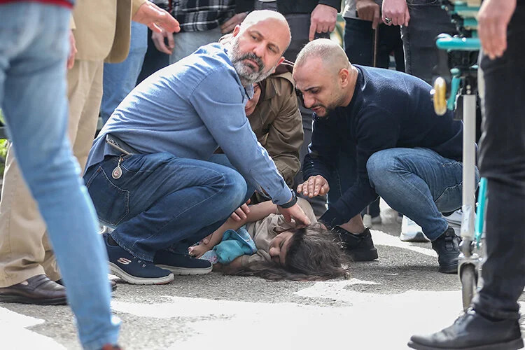 Karşıya Geçerken Otomobil Çarptı