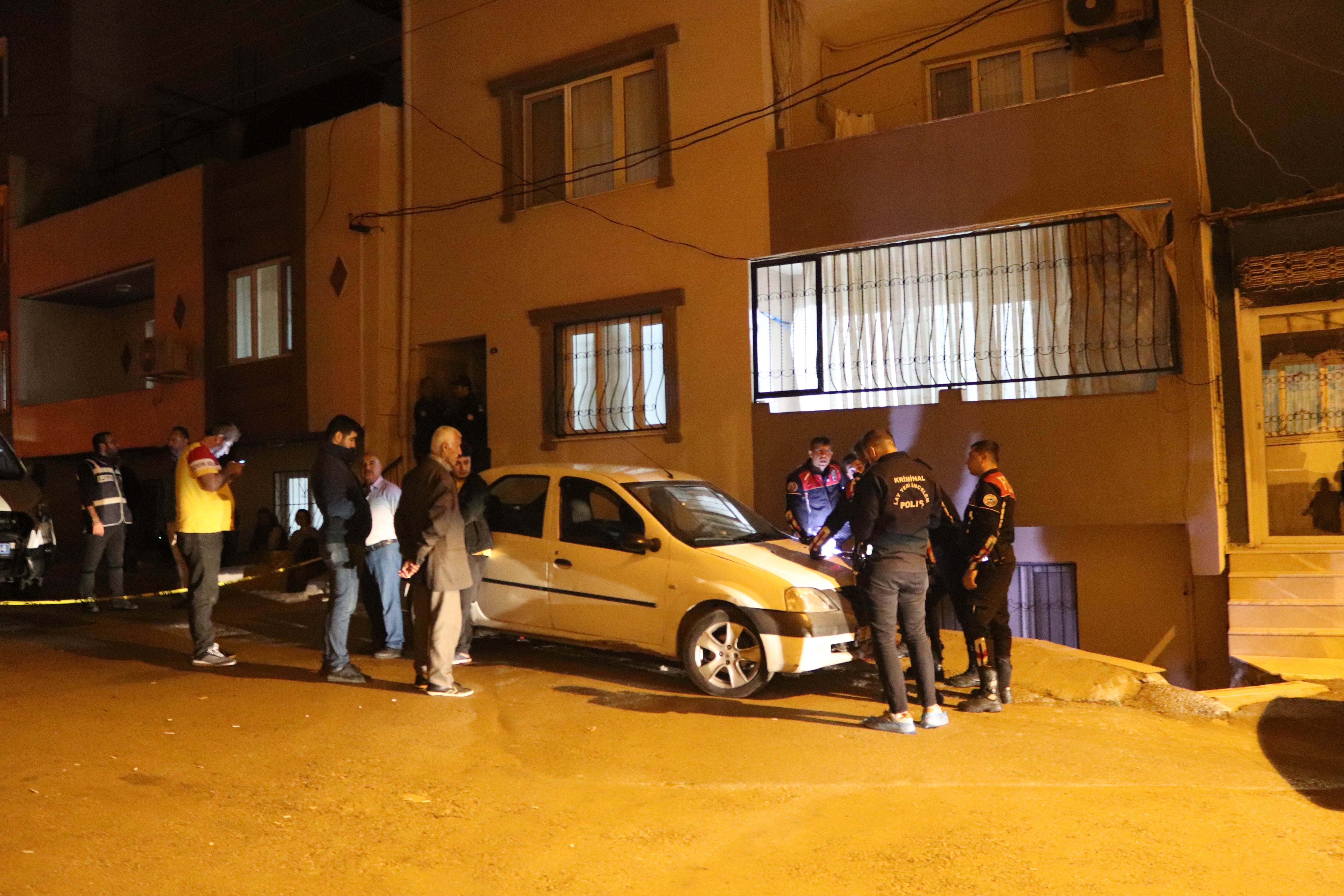 Baba Dehşeti: 1 Kızını Öldürdü, Diğerini Yaraladı