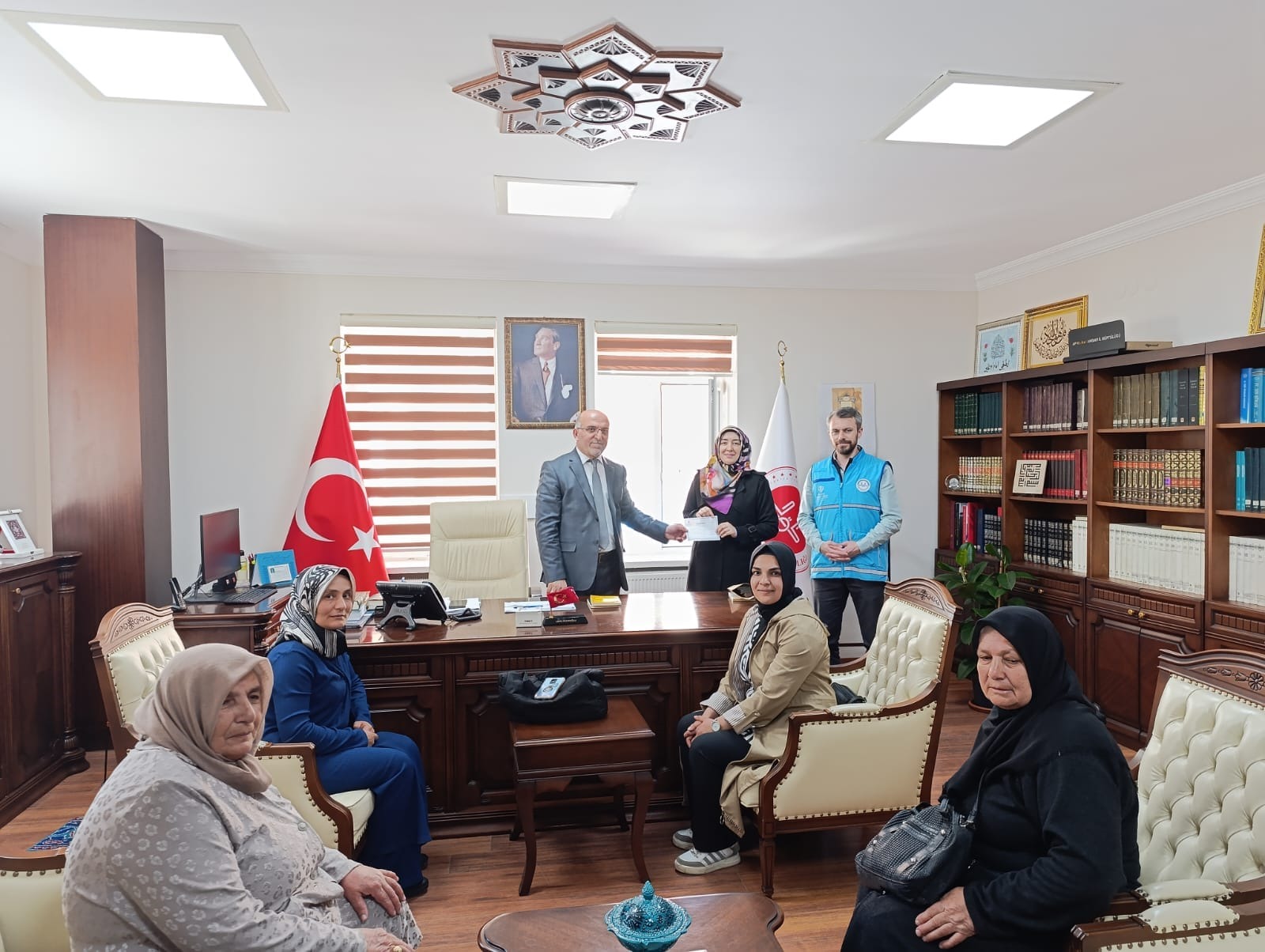 Kur'an Kursu Öğrencilerinden Müftü İmamoğlu'na Anlamlı Ziyaret