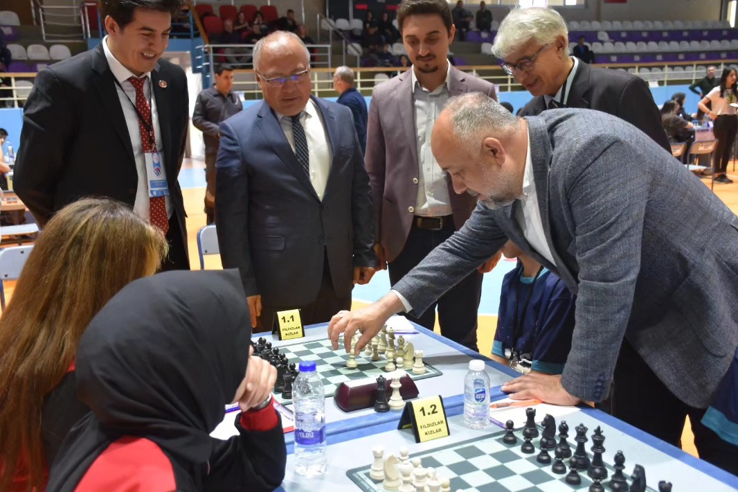 Afyonkarahisar’da Okul Sporları Santranç Müsabakaları Başladı